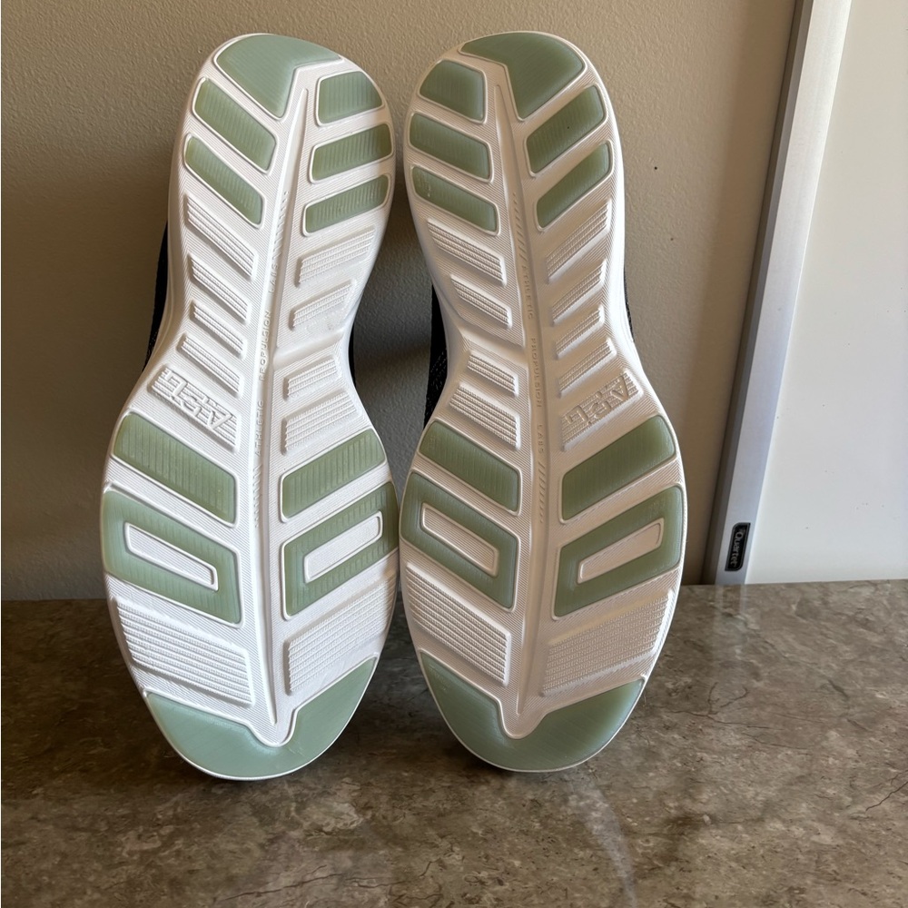 APL Trainers - Picture 4 of 5